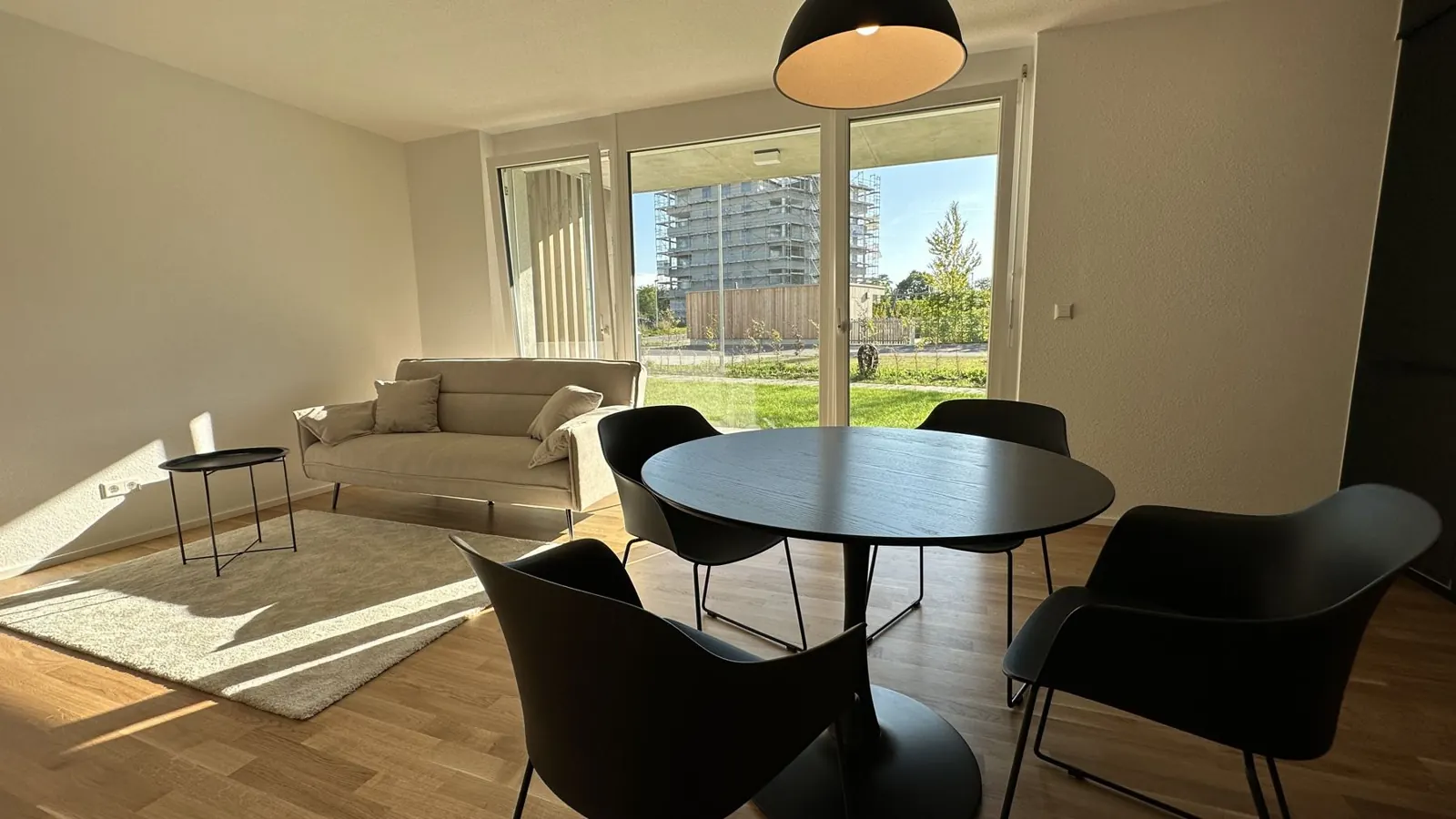 Dining table in Apartment Noah